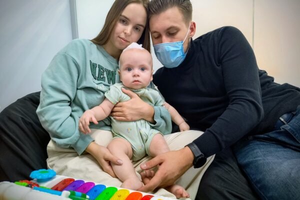 Львівські медики врятували 6-місячного сина звільненого з полону захисника з критичною травмою голови