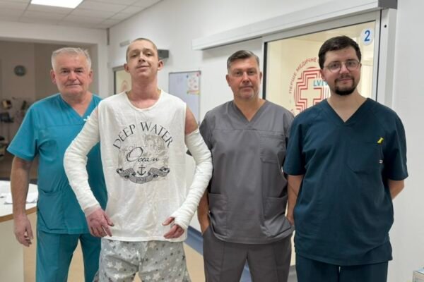 Львівські медики врятували 19-річного хлопця, який отримав опіки 60% тіла під час фарбування даху