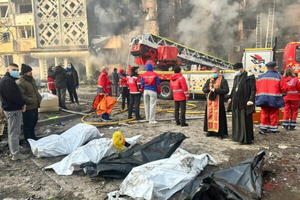 В Тернополі кількість загиблих зросла до 16. Завали продовжують розбирати (ФОТО)