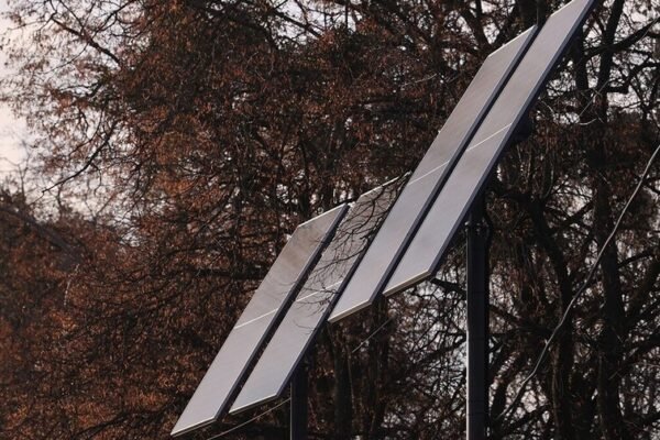 У Львові ще на двох ключових перехрестях світлофори мають додаткове сонячне живлення