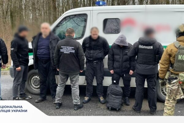 Поліція затримала керівника підрозділу банку, який організував схему перевезення осіб в інкасаторському авто