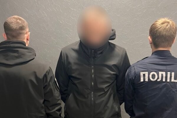Поліція затримала мародера, що вкрав техніку з пошкодженого обстрілами закладу в Дніпрі