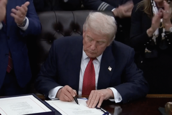 Трамп підписав законопроєкт про державне фінансування: Найдовший шатдаун завершено