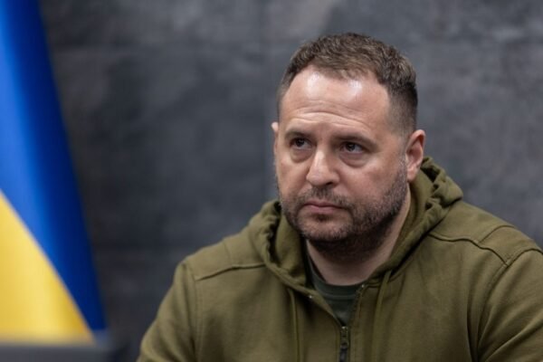 Єрмак заявив, що Зеленський не підпише жодного документа про відмову від територій