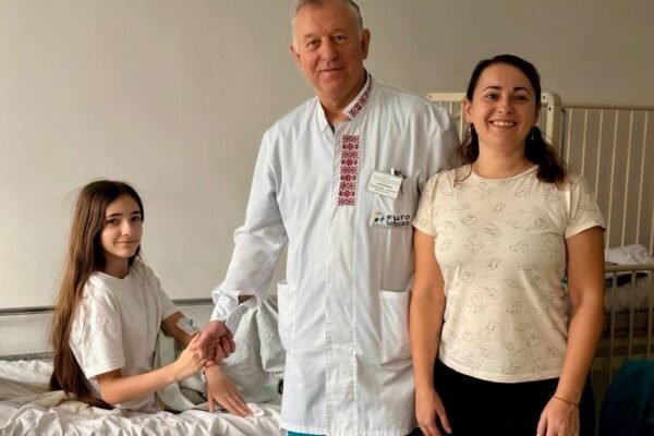 У львівському Охматдиті відновили ногу 13-річній Вікторії з Нікополя, пораненій під час ракетного удару