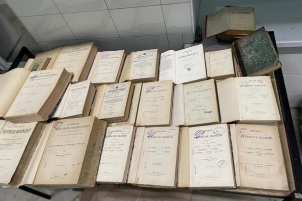 На Буковині у багажі українця виявили колекцію стародруків, які він віз до Румунії