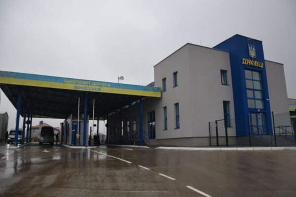 На кордоні з Румунією через знеструмлення не працює пункт пропуску “Дяківці”