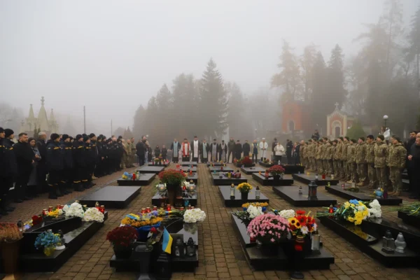 У День Гідності та Свободи у Львові вшанували пам’ять Героїв Небесної Сотні (ФОТО)