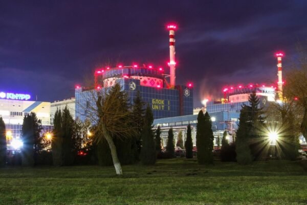 В ніч на 8 листопада РФ атакувала підстанції, що живлять Хмельницьку і Рівненську АЕС