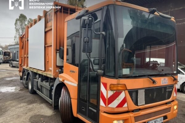 Під виглядом гуманітарки для ЗСУ: львів’янина судитимуть за контрабанду вантажівки