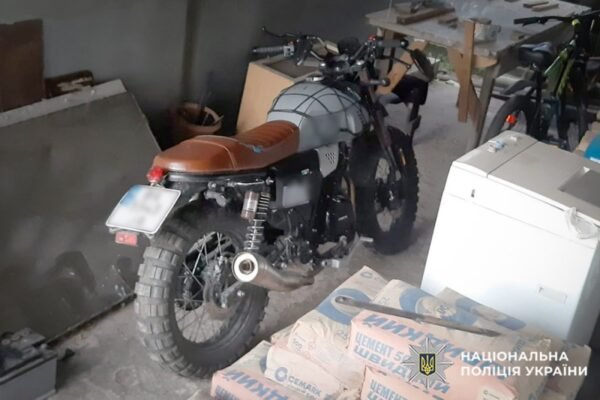 На Хмельниччині 16-річна водійка мотоцикла утрапила в ДТП разом з 38-річним пасажиром