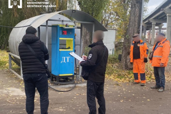 В Одесі зупинили роботу трьох АЗС, на яких зберігали фальсифіковане пальне