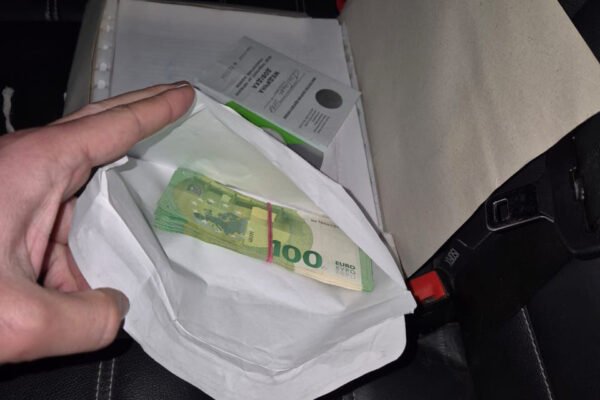 На Буковині викрили правоохоронця, що разом з цивільним спільником допомагав тікати ухилянтам до Румунії