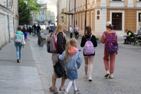 Кількість госпіталізованих через спалах інфекції у львівському ліцеї «Оріяна» зросла до 25