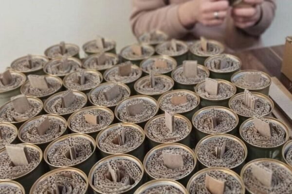 Львівська свічкарня передала військовим близько 10 тисяч окопних свічок