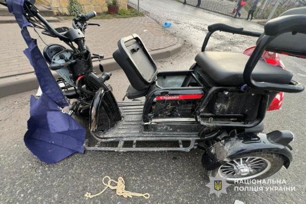 На Тернопільщині в ДТП загинув 72-річний водій електроскутера, а його 70-річна пасажирка отримала важкі травми