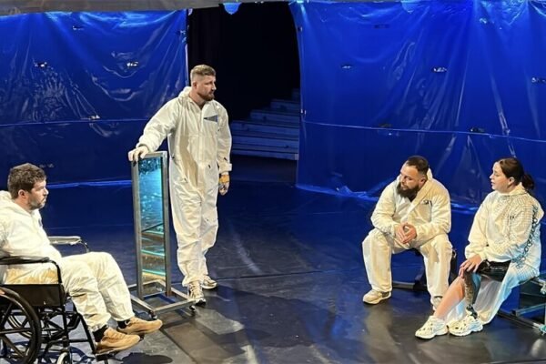 У Львові відбувся допрем’єрний показ вистави за п’єсою ветерана, в якій зіграли важкопоранені захисники