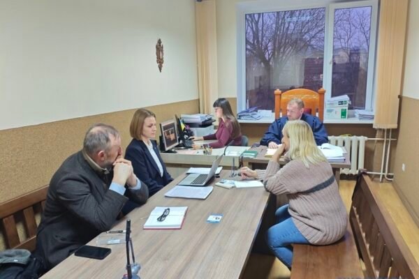 Розгляд справи про авторські права на картини Марчука повернули на стадію підготовчого засідання