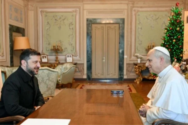 Зеленський зустрівся із Папою Римським: Обговорив припинення війни в Україні