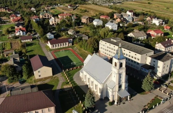 У селі біля Львова дрон влучив у приватний будинок, повітряної тривоги в регіоні не було