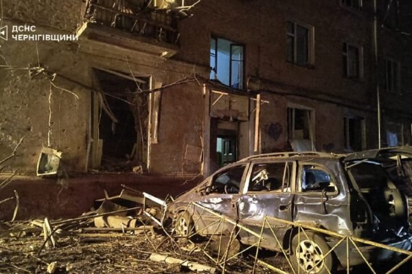 Чернігів пережив пекельну ніч: Є поранені, спалахнули пожежі