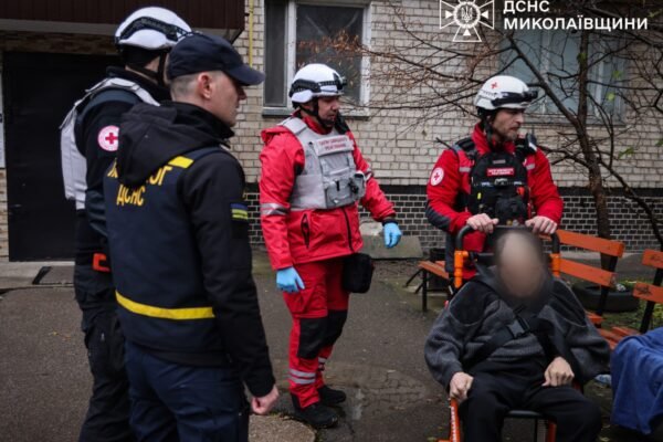 Минулої доби ворог атакував дронами Миколаїв. Є поранені та руйнування