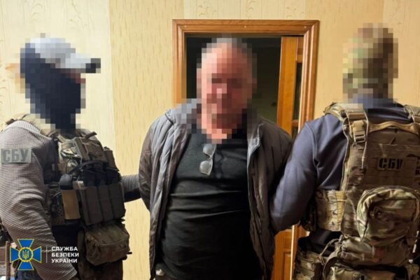 СБУ затримала двох зрадників, що коригували атаки РФ по газових об’єктах та розташуванню сил оборони на Харківщині
