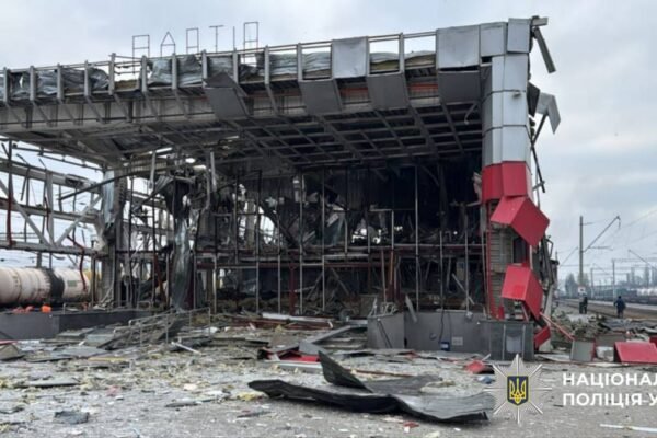 Беззмістовний удар по мирних містах у День святого Миколая: Зеленський відреагував на масований обстріл України