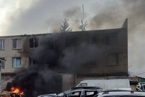 На Чернігівщині за добу окупанти вдарили по енергетиці, відділку поліції, фермі та будинках