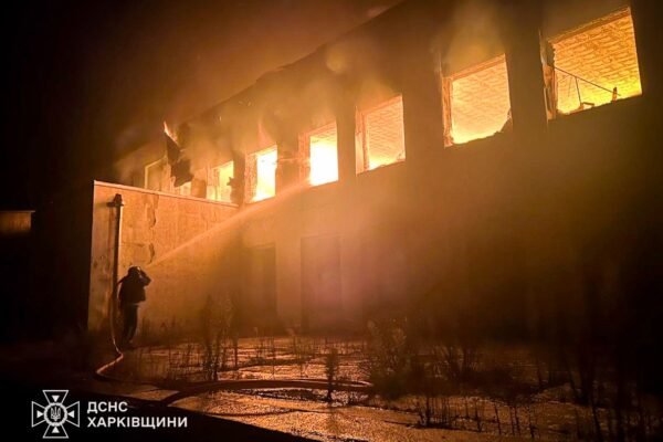 Росіяни вдарили по Будинку культури у Великому Бурлуку на Харківщині