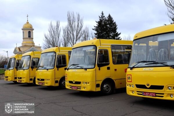 Шість громад на Миколаївщині отримали шкільні автобуси