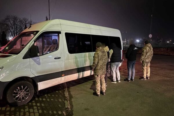Ухилянти у багажнику та відсіку для матраців – на кордоні викрили трьох чоловіків, які намагалися незаконно виїхати до ЄС