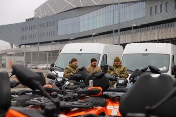 Квадроцикли, баггі та буси: Львівщина передала оборонцям ще 47 одиниць техніки (ФОТО)