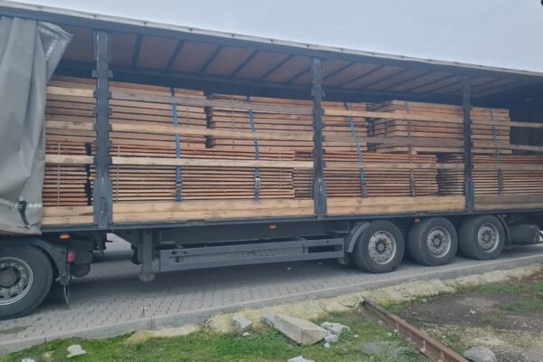 Директор лісового підприємства на Закарпатті намагався незаконно вивезти пиломатеріали до Румунії