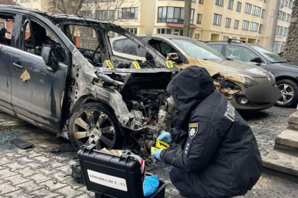 На Прикарпатті учень 11 класу за 500 доларів спалив авто на замовлення РФ