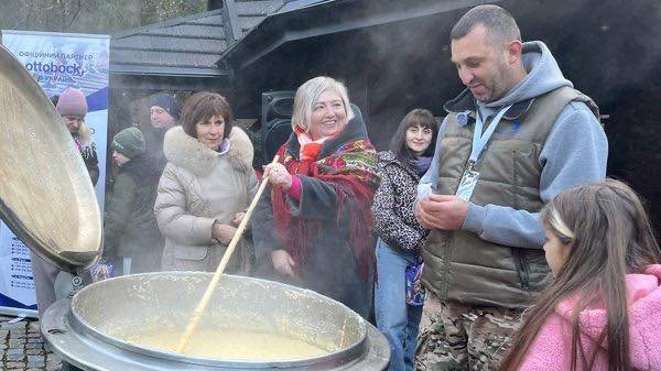 На Львівщині зварили 450 л засипаної капусти і встановили рекорд України