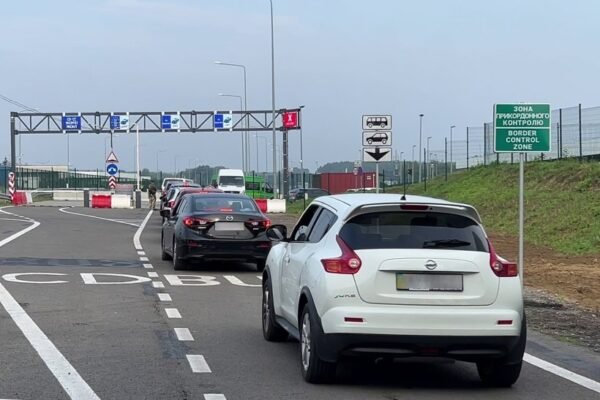 Різдвяний ажіотаж: прикордонники розповіли, де на кордоні у Львівській області перед святами найменші черги