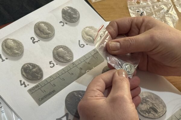 Львівські митники передали до музею вилучені на кордоні монети часів Римської імперії