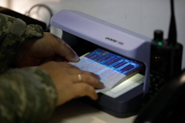 Франківець намагався виїхати з України за сфальшованими документами