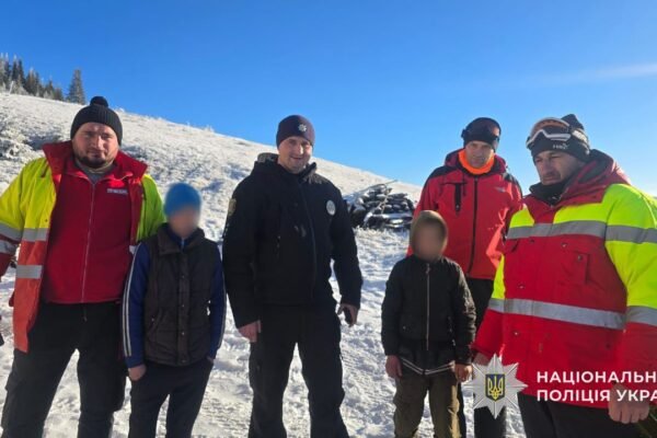 На Закарпатті знайшли двох дітей, які майже три доби блукали зимовими горами