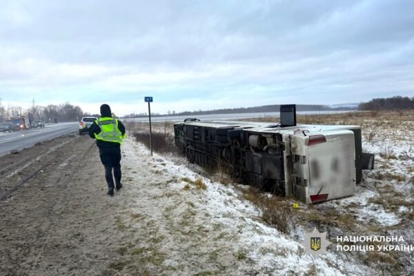 Одна людина загинула, 16 – постраждали: поліція розповіла деталі ДТП з пасажирським автобусом на Франківщині