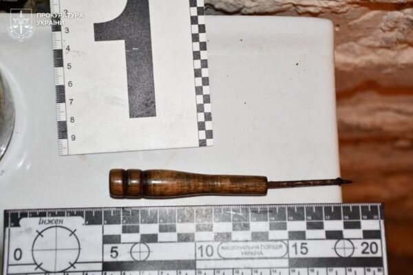 На Львівщині чоловік через ревнощі вбив знайому шилом