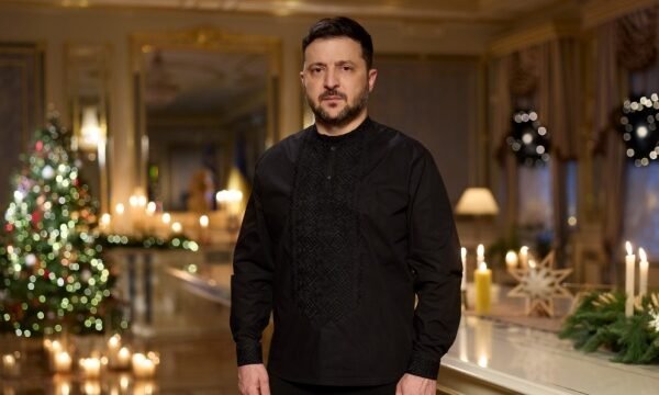 Триматися попри все: Зеленський привітав українців із Рідвом (ВІДЕО)