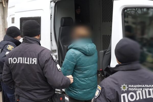 Дві львівʼянки разом зі спільником продали 25 дітей для незаконного усиновлення за кордон