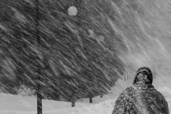 Мокрий сніг, пориви вітру й ожеледиця: Якою буде погода в Україні 30 грудня