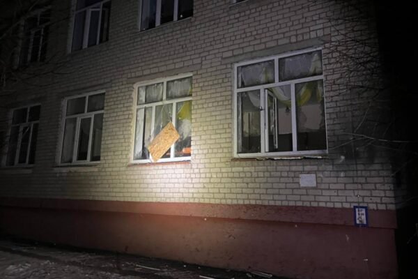 Влучили у багатоповерхівки і навчальний заклад: Росіяни обстріляли Нікопольщину