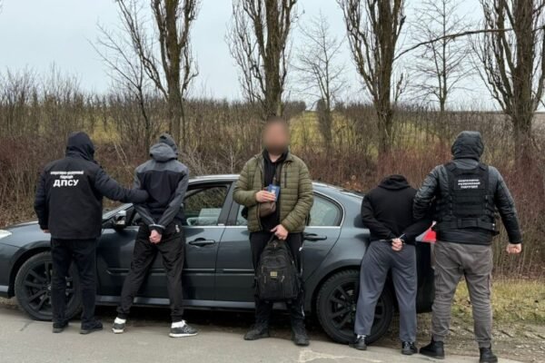 На кордоні з Молдовою на Буковині затримали переправників з ухилянтом