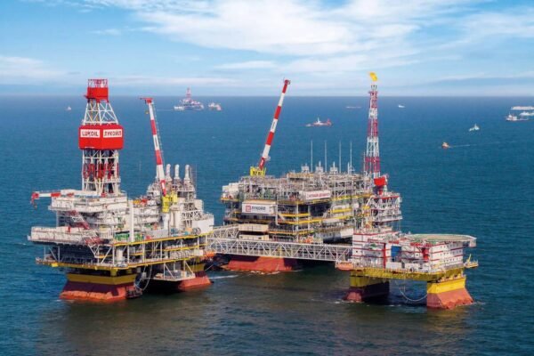 Україна атакувала нафтовидобувну платформу росіян у Каспійському морі. Видобуток призупинено