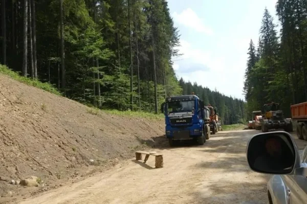 Через дорогу на Буковель керівник Служби відновлення Івано-Франківщини іде з посади
