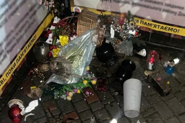 На Тернопільщині жінка потрощила Алею пам’яті, її відправили у психдиспансер